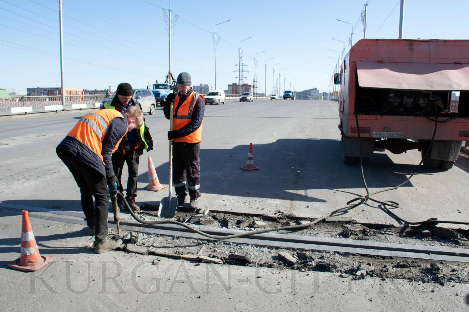 В Кургане начался ямочный ремонт улично-дорожной сети