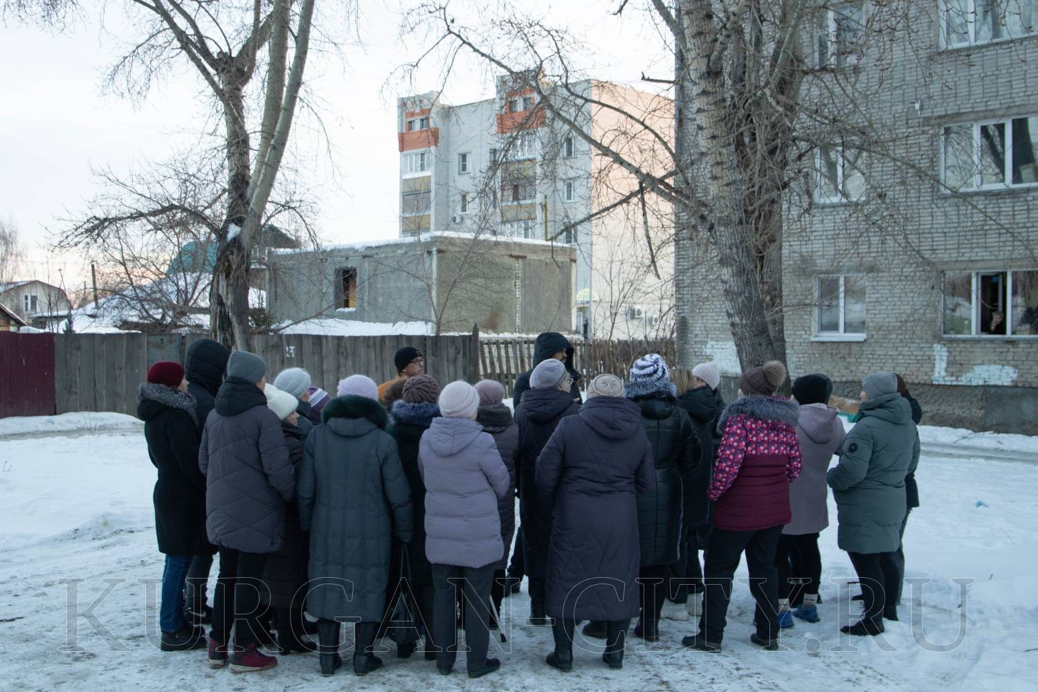 Заместитель главы города, директор департамента жилищно-коммунального  хозяйства Роман Медведев провел информационное собрание с жителями домов по  ул. Красномаячной 62 и 62а | 26.02.2024 | Курган - БезФормата